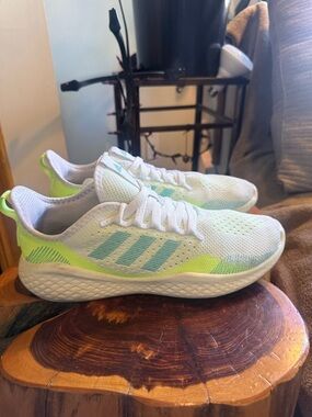 Adidas WMNS FLUIDFLOW 2.0 'HI-RES YELLOW' size 8! Like new!